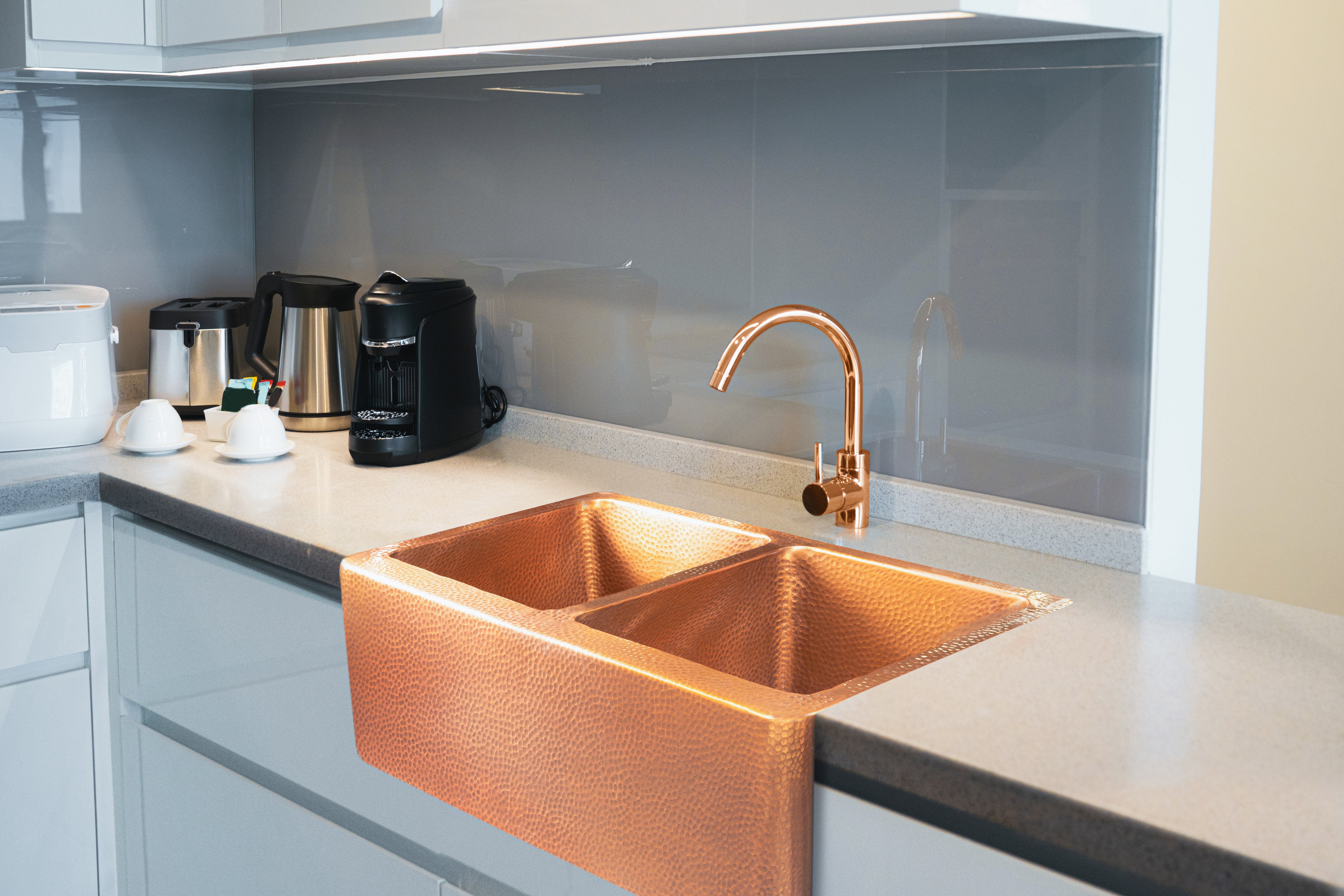 Copper Hammered Double Bowl Sink Copper Baths   DoubleHammeredKitchen 